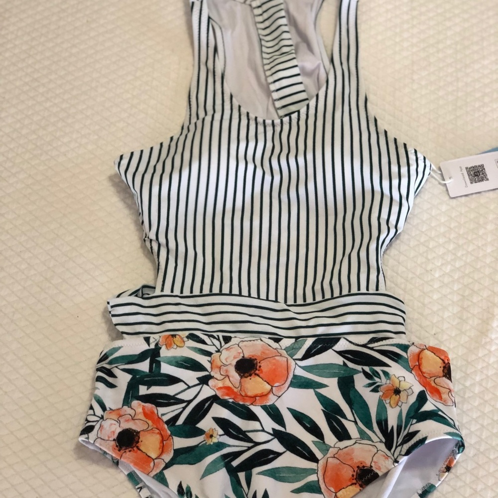 One piece Cupshe bathing suite